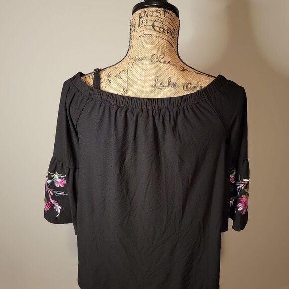 NWOT INC floral Embroidered top - Picture 3 of 4